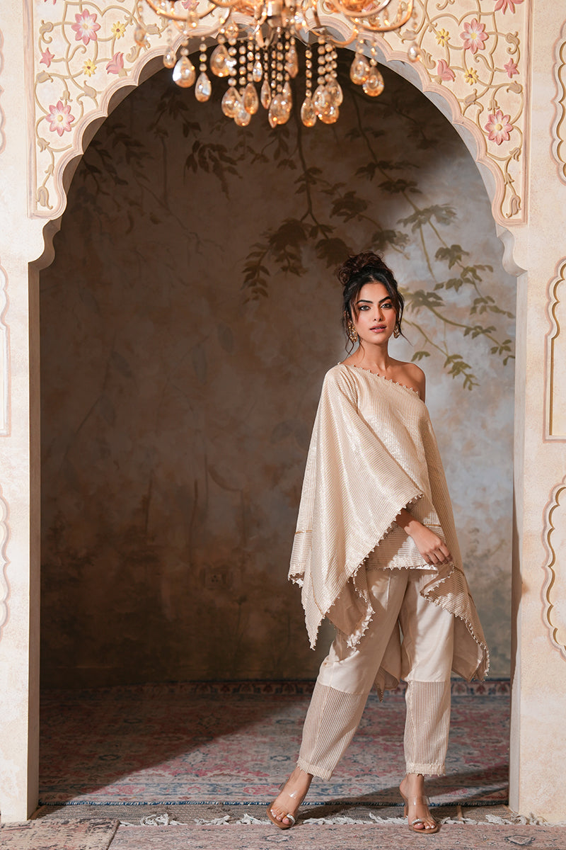 Roohi in Kohra Tissue Silk Kaftan Set
