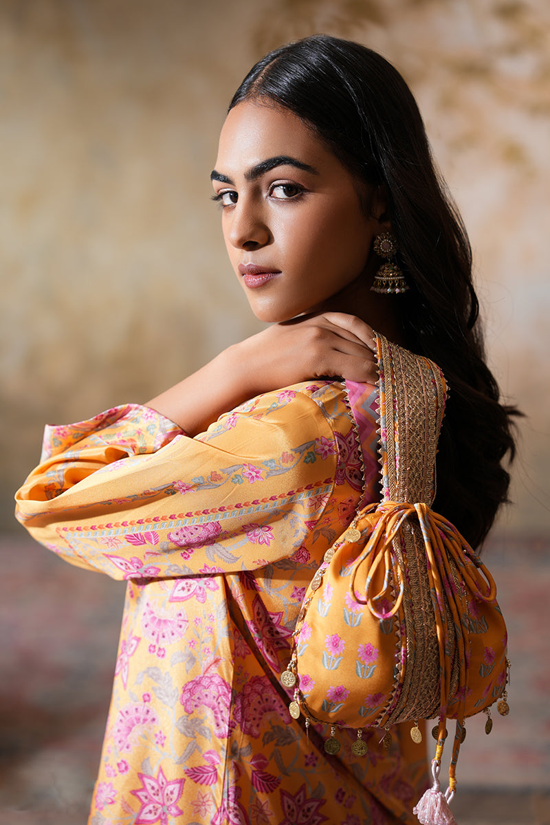 Mehreen Gulabi Potli