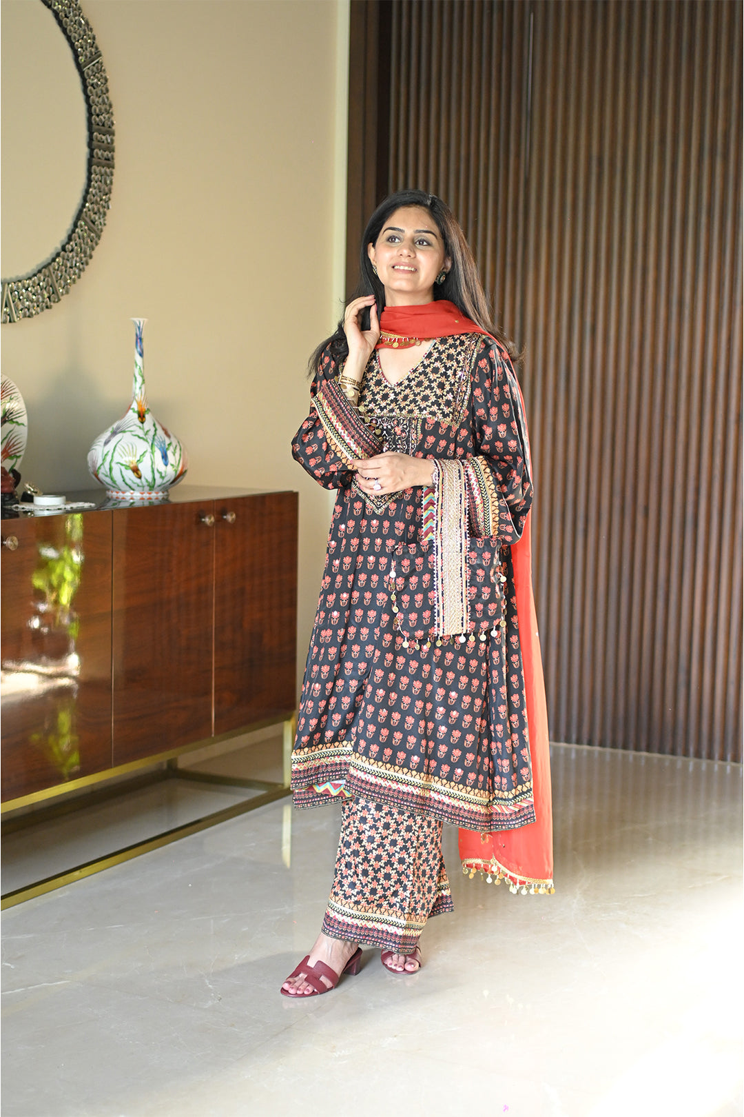 Prakshi Gupta in Siyah Sitara Kurta Set