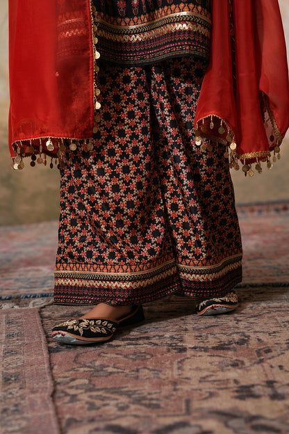 Siyah Sitara Kurta Set