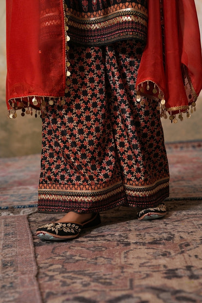 Siyah Sitara Kurta Set