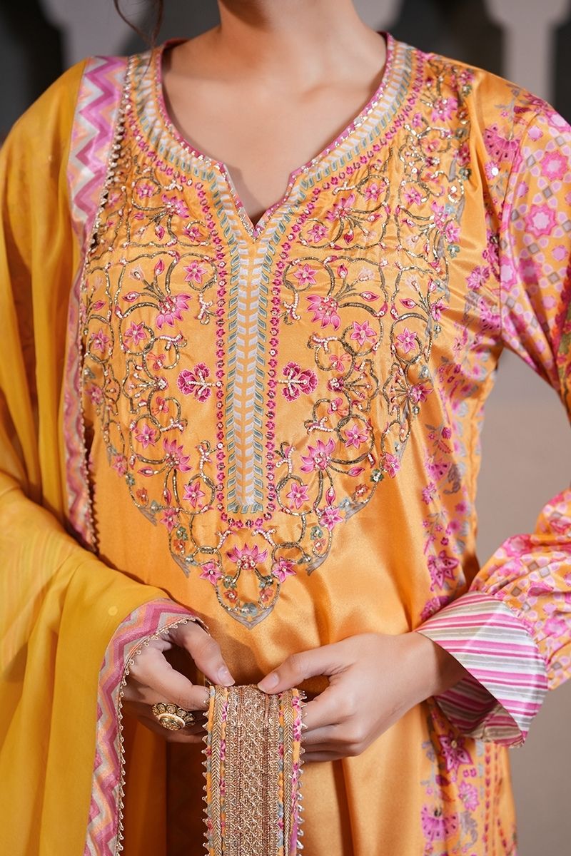 Mehreen Gulabi Kurta Set